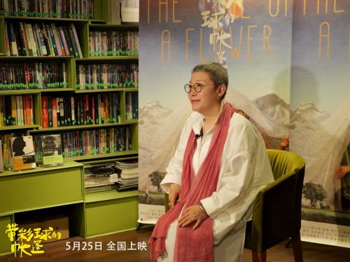“带彩球的帐篷”电影北京首秀，歌手莫西子诗变身男主角闪亮登场