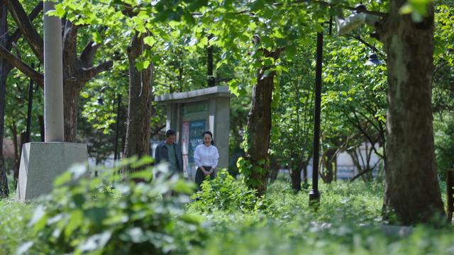 老肖头儿掏心窝子跟林洁聊天，肖家大姐又哭着找老妈借钱买房